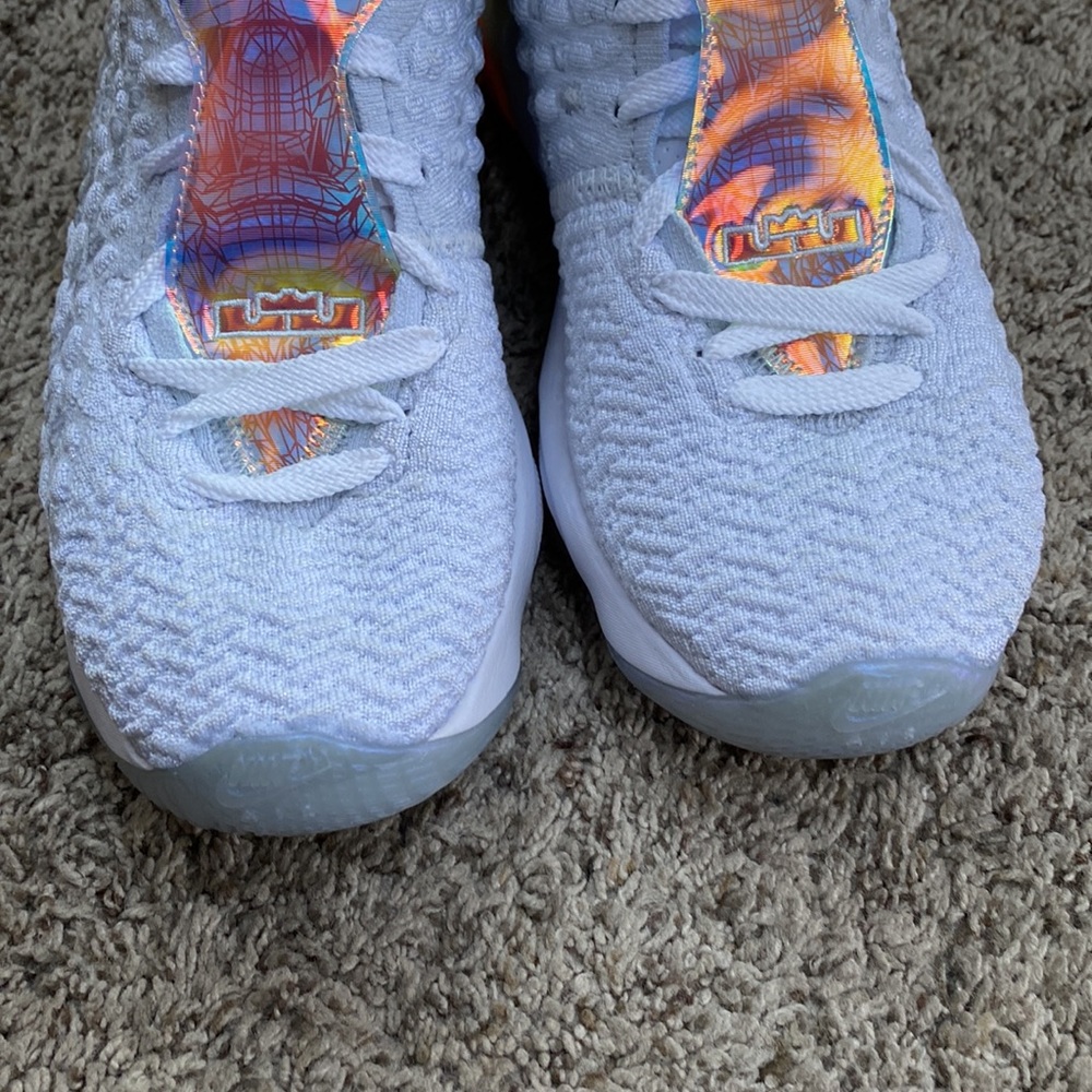 Lebron XVII LMTD - Picture 3 of 6